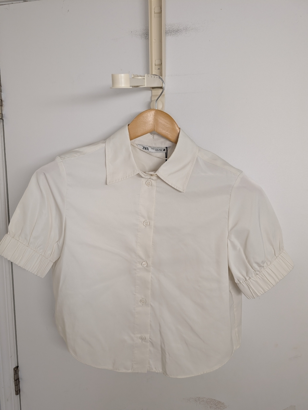 ✨ NWT✨ZARA IVORY SHORT SLEEVE BLOUSE PUFF SLEEVE BUTTON FRONT MINIMAL CHIC - Picture 2 of 7
